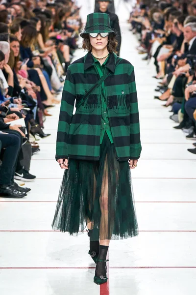 Look 12